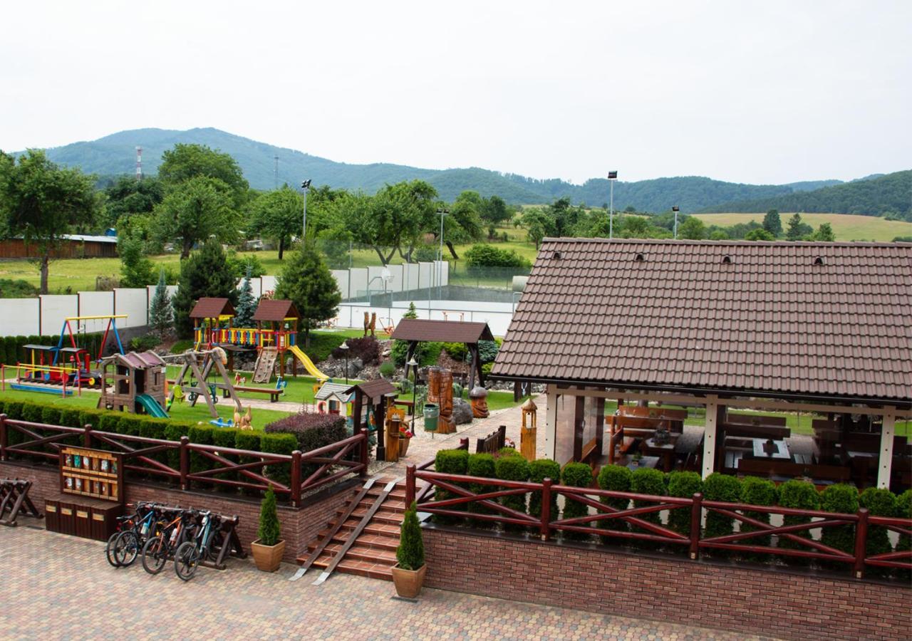 Penzion Pod Strazovom Pruzina Exterior foto